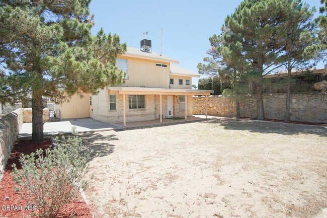 Building Photo - 2151 Sun Manor Dr