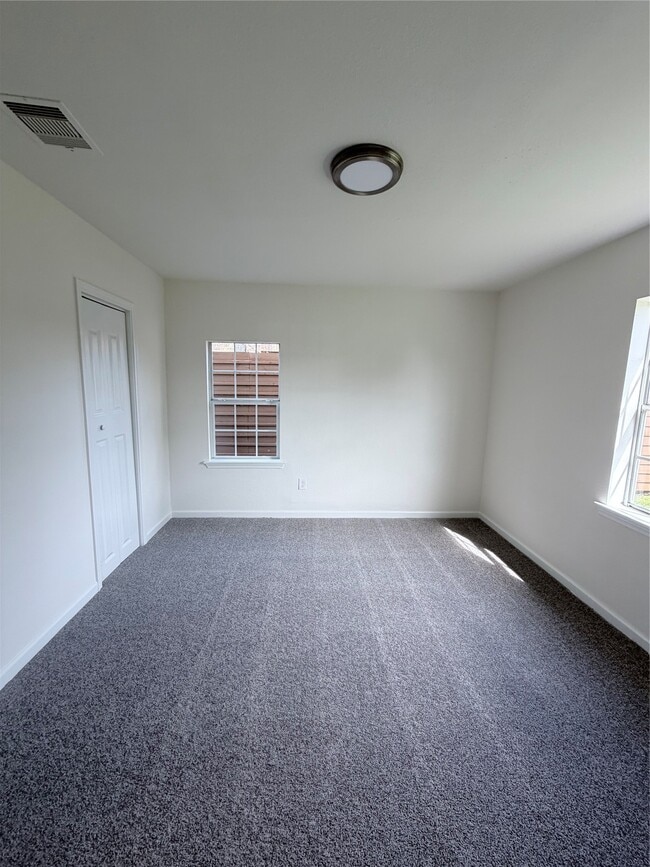 Building Photo - 8837 Oak Knoll Ln
