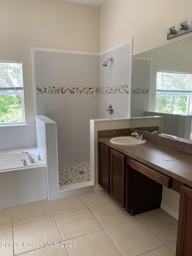 Building Photo - 950 Nixon Cir NE