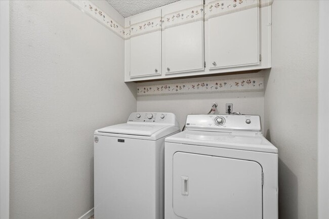 Building Photo - 5389 Kalmia Dr