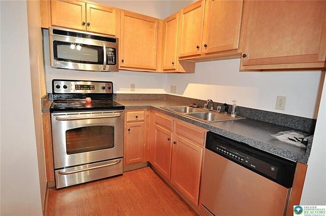 Building Photo - 2121 Hokendauqua Ave