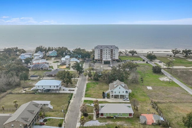 Building Photo - 426 Russell Ave