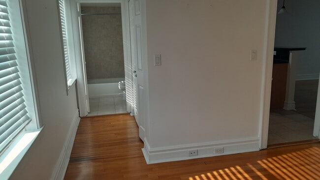 Building Photo - 2324 Park Ave