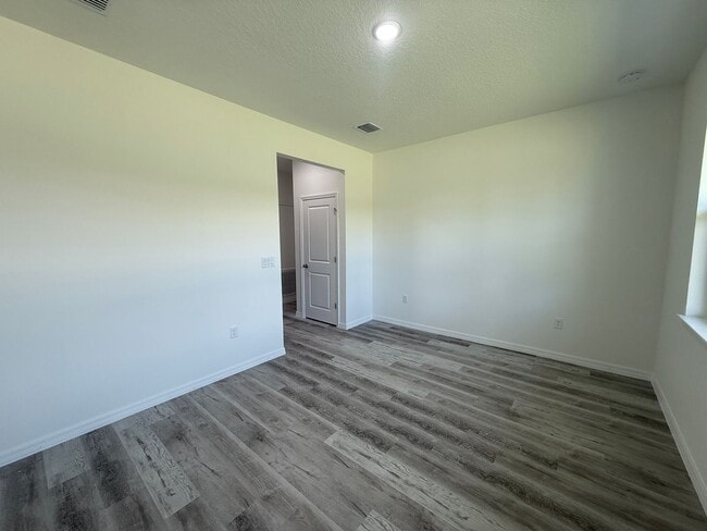 Building Photo - New Construction Suite! 1/1 Side entry uni...