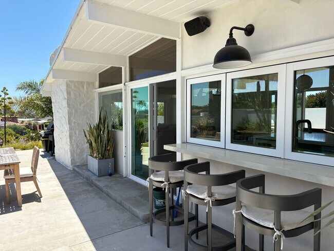 Building Photo - Great private location from this Fully ren...
