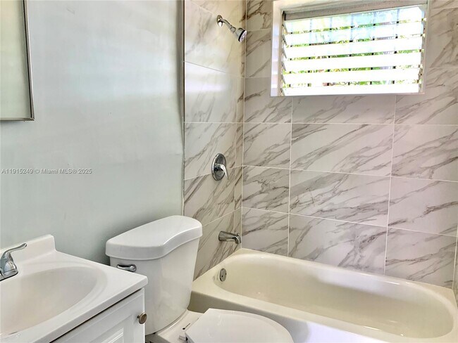 Building Photo - 2901 NW 18th St