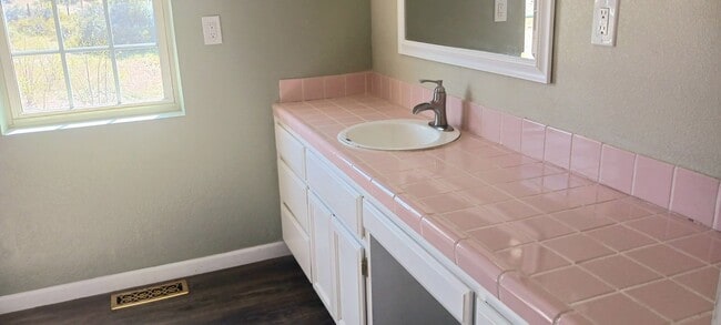 Building Photo - ***SHORT-TERM LEASE SPECIAL RENT RATE $250...
