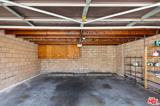 Building Photo - 449 W Duarte Rd