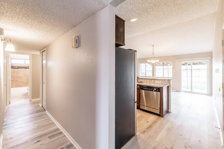 Building Photo - 4008 Shackelford Dr
