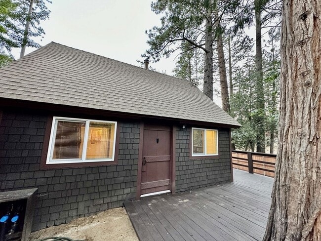 Building Photo - 25165 Cedar St