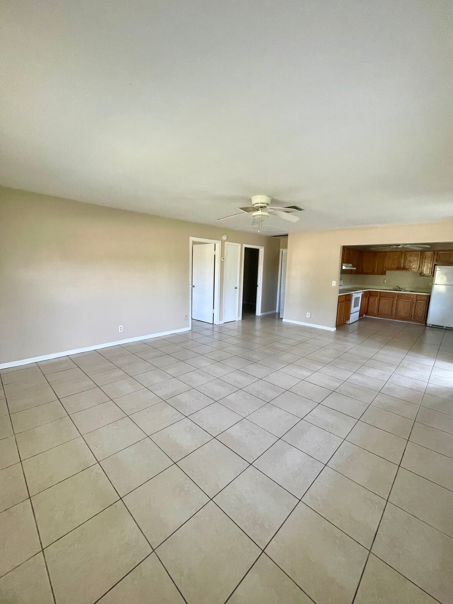 Building Photo - 1570 E Breezy Ln