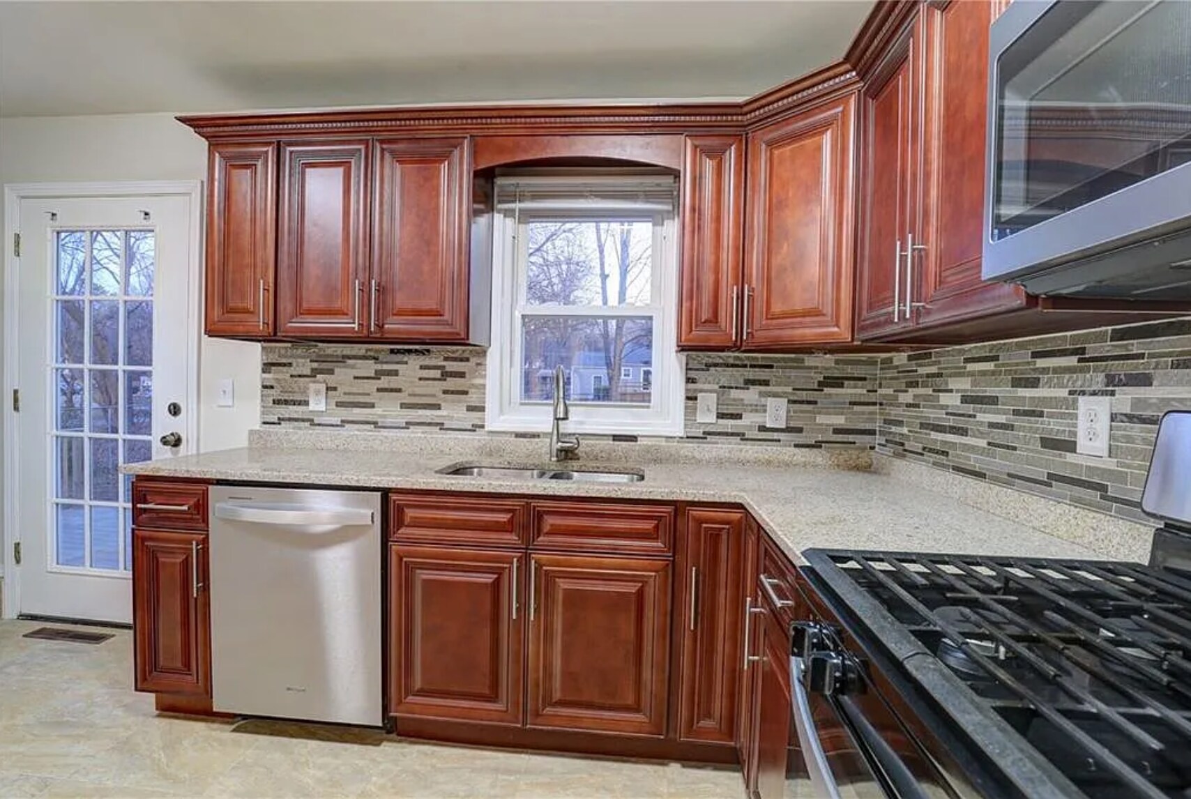 Building Photo - 5517 Willow Ave