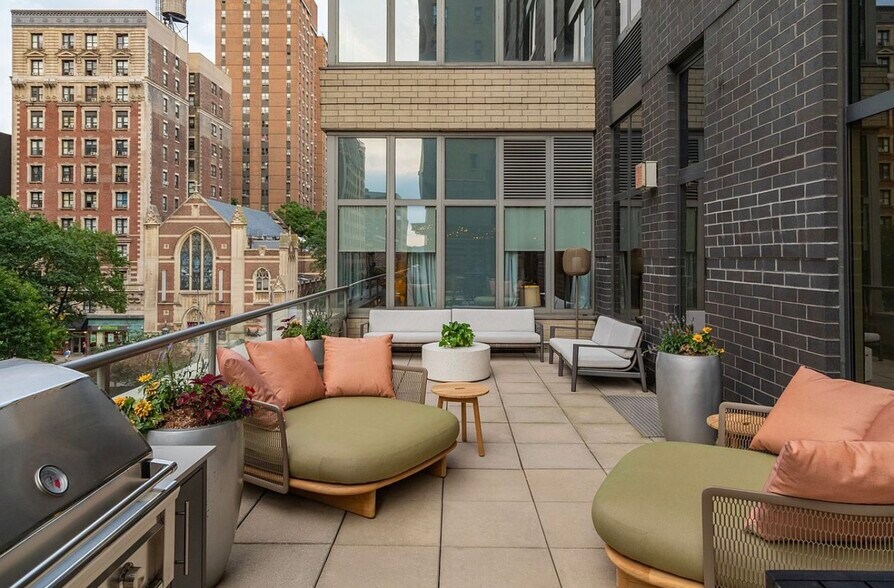 Building Photo - 250 W 93rd St