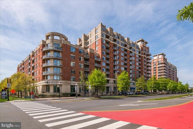 Building Photo - 3600 S Glebe Rd