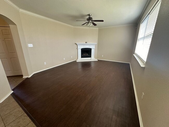 Building Photo - Spacious 4/2.5 Rental in Great ISD & LOTS ...