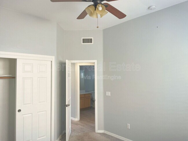 Building Photo - 8069 N Painted Feather Dr