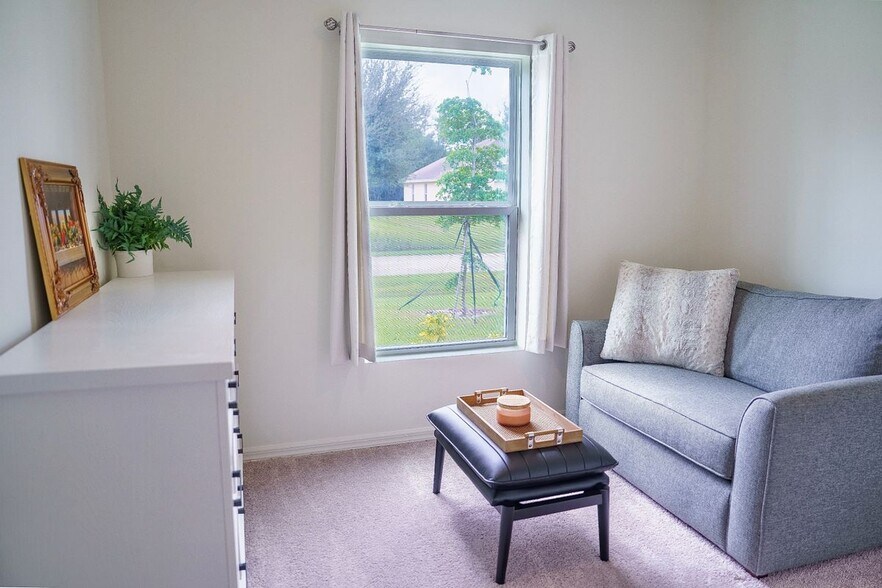 Building Photo - 1229 SW San Antonio Ave