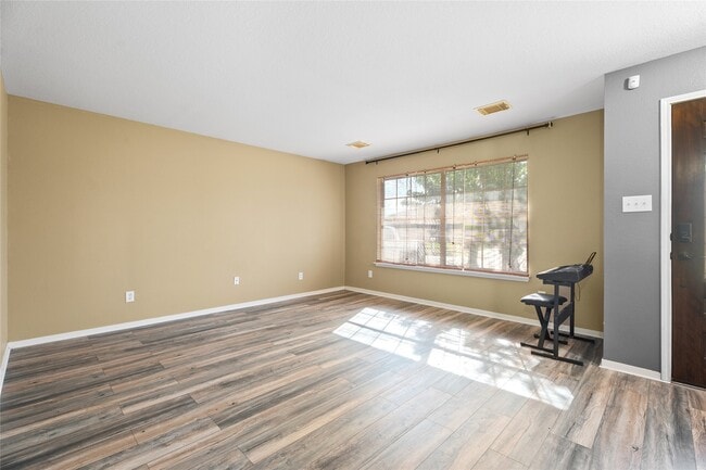 Building Photo - 9331 Carmalee St