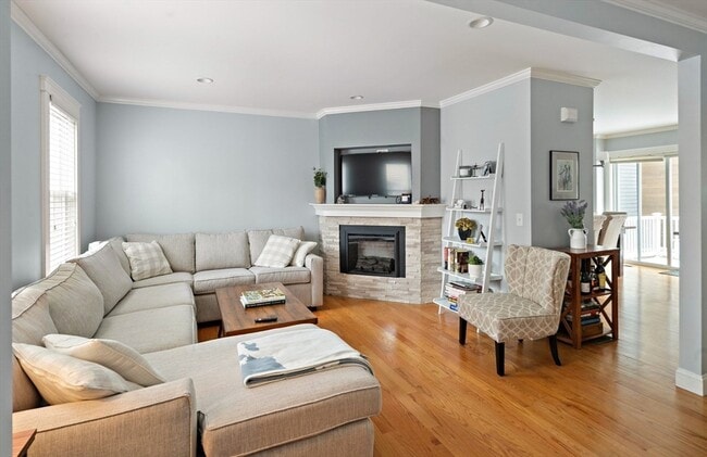 Building Photo - 182 E St