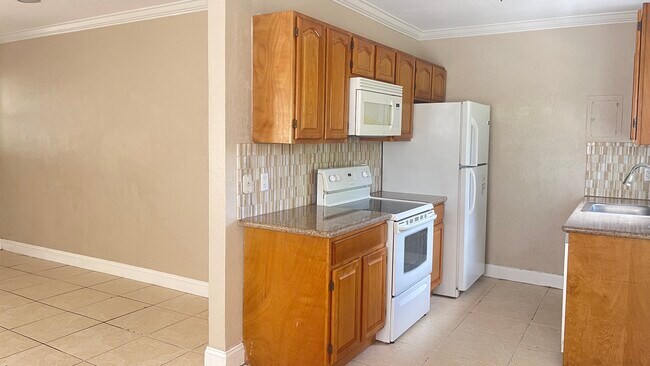 Building Photo - 46 NE 171 St
