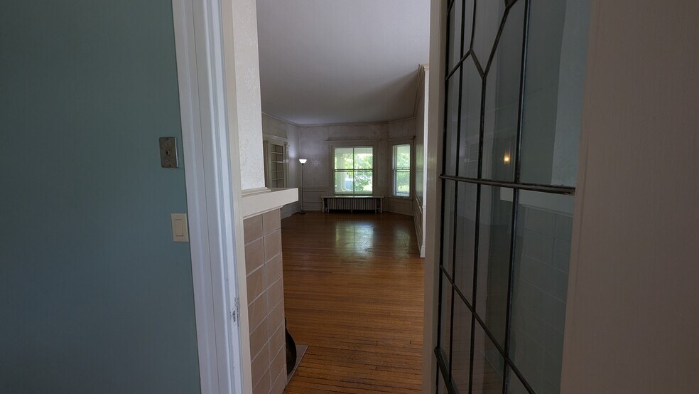 Building Photo - 2257 Scottwood Ave