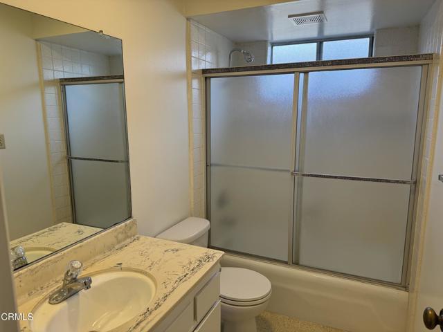 Building Photo - 48 S Oak Ave