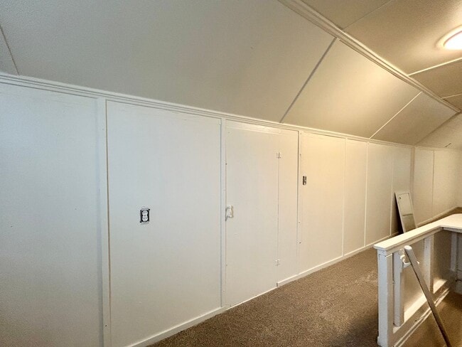 Building Photo - 231 NE 4th Ave