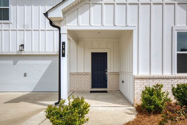 Building Photo - Minutes to Downtown Dawsonville, Rock Creek Park & More—Welcome Home