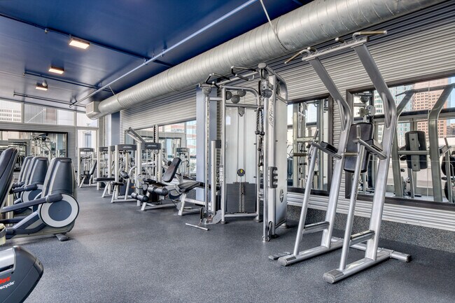 Building Photo - 612 Flower St