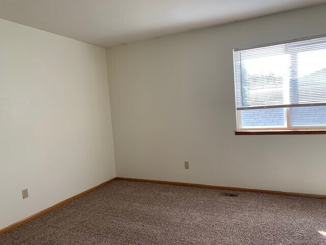 Building Photo - Lovely 3 Bed/2.5 Bath Townhome in Southwes...