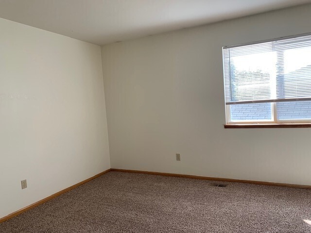 Building Photo - MOVE IN SPECIAL 2 WEEKS FREE! Lovely 3 Bed...