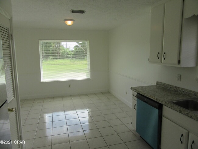 Building Photo - 3218 Game Farm Rd