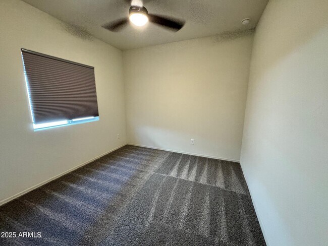 Building Photo - 18091 N Presley Ln
