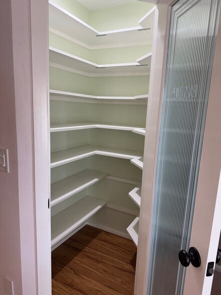 Walk in pantry built in shelving. - 22471 Loch Lomond Dr