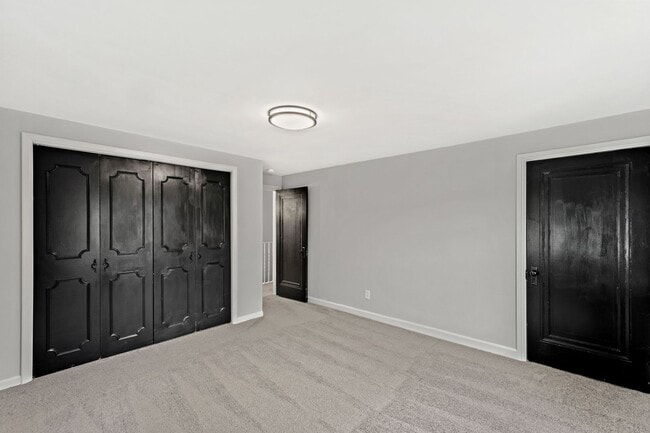 Building Photo - Stunning 5 bedroom home in McKeesport available July 1!