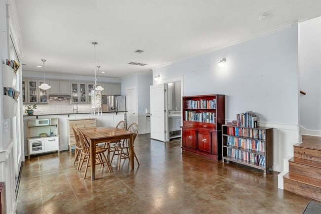 Building Photo - 4220 Threadgill St