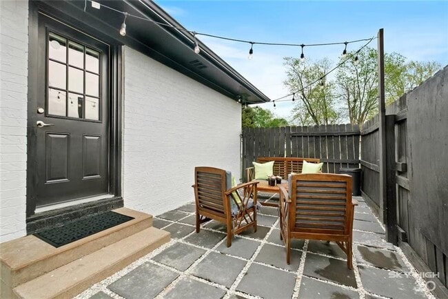 Building Photo - 110 SE 13th St