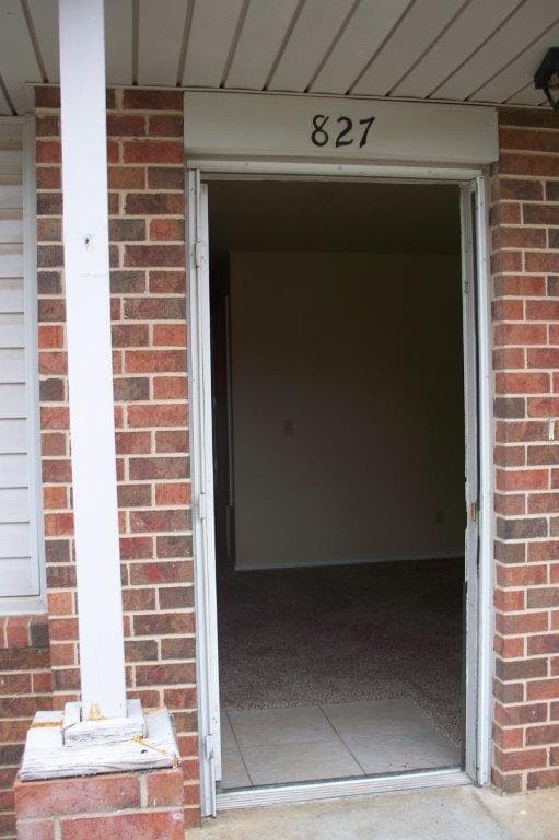 Building Photo - 827 Russell Cir