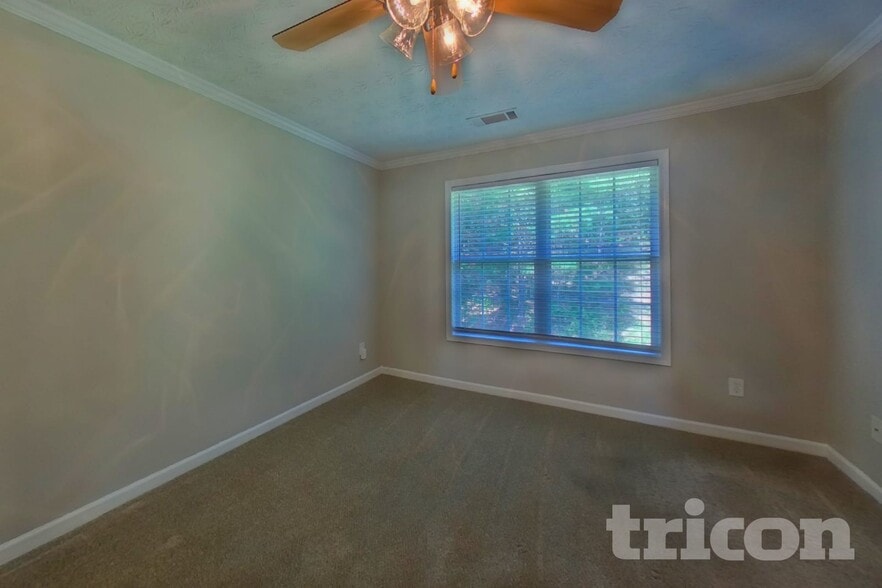 Building Photo - 315 Avonlea Dr