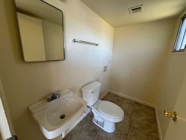 Building Photo - Maryvale 2br townhome
