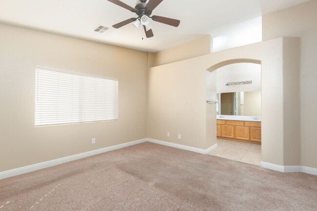 Building Photo - LARGE 3 BED, 2.5 BATH TOWNHOME IN GATED ALIANTE POOL COMMUNITY