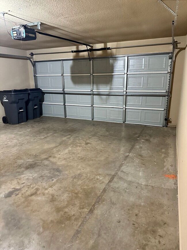 Building Photo - Beautiful home located in the Waterstone area! NO PETS!