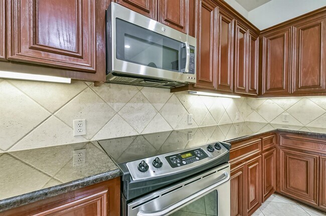 Building Photo - 15914 Cedar Shores Ln