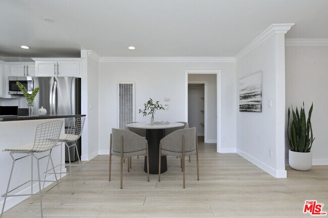 Building Photo - 1649 Appian Way