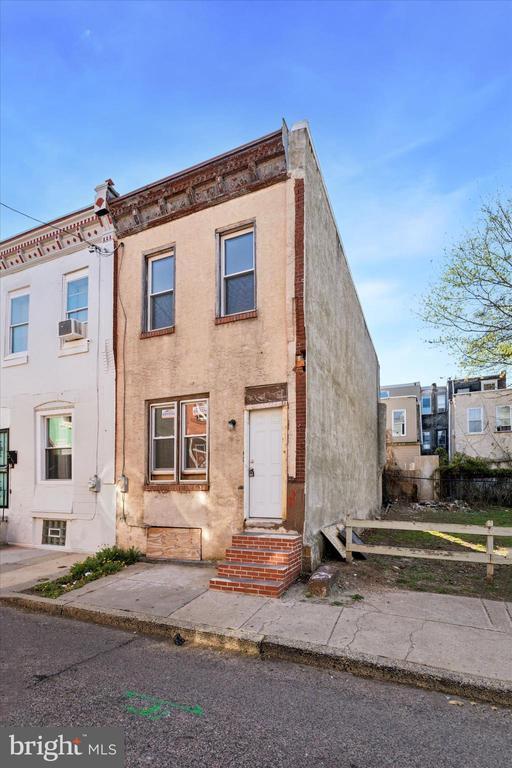 Building Photo - 2350 N Opal St