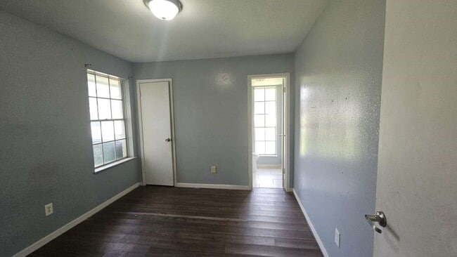 Building Photo - 7623 Kellwood Dr