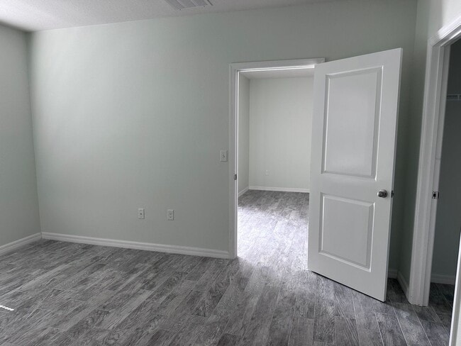 Building Photo - 3/2 house no carpet located in Sun City Center