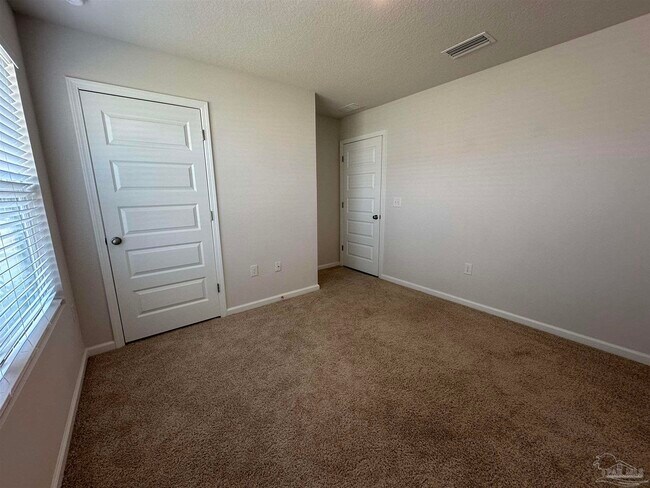 Building Photo - 4014 Whitetail Ln