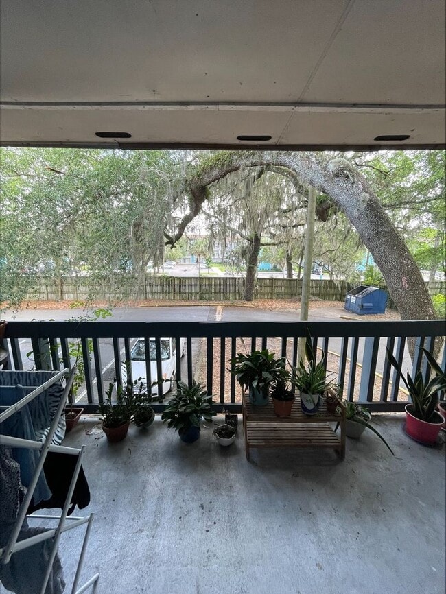 Building Photo - Location, location, location! 1226 SF Unit...