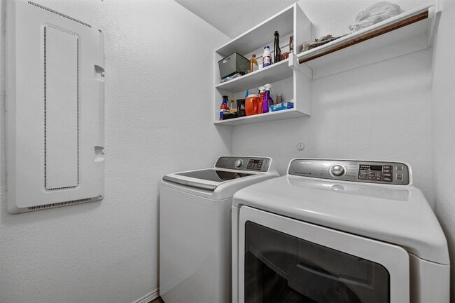 Building Photo - 424 Pollyann Trl